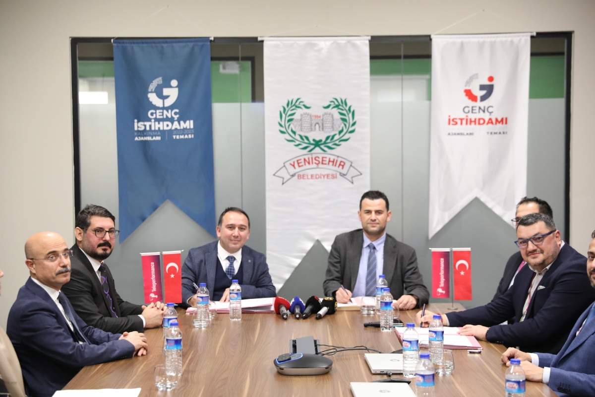 Gençler İş Yaşamına Çağrı Merkezlerinde Katılıyor