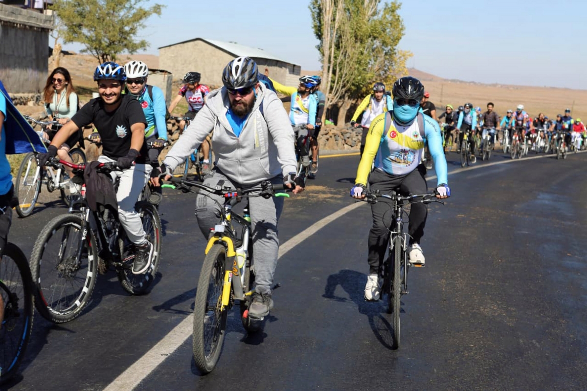 Karacadağ’da Lav Yolu Bisiklet Turu ve Doğa Yürüyüşü Yapıldı