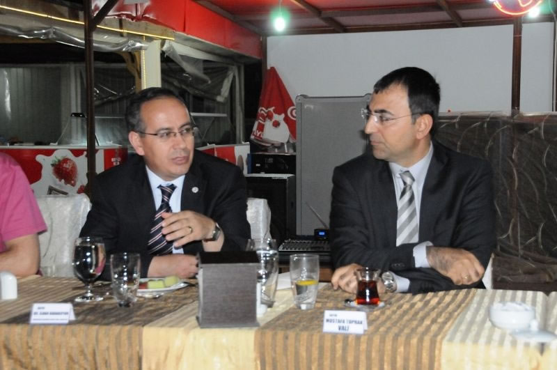 Ajans Yönetim Kurulu Başkanı Vali Toprak Basınla Yemekte Buluştu