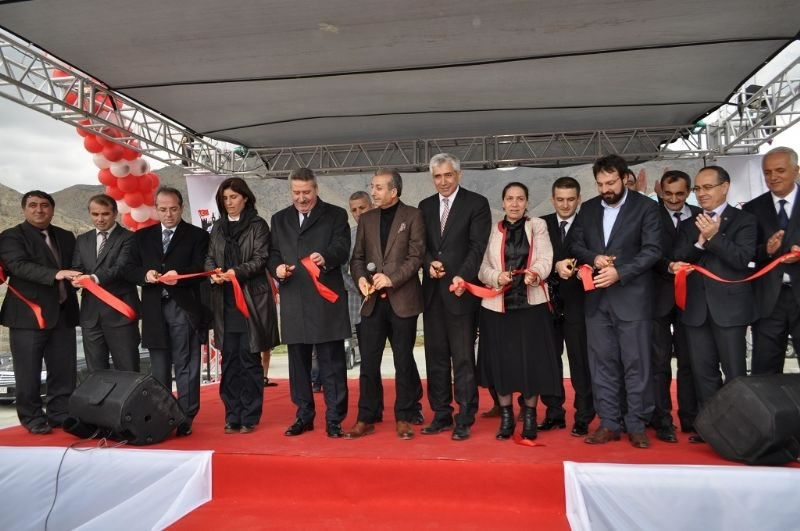 Bakan Eker, Kulp İpek İplik Üretim Tesisini Açtı.