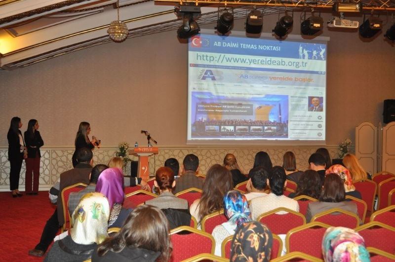 Gençlere Dünyayı Tanıma Fırsatı Sunan Erasmus Diyarbakır'da Tanıtıldı!