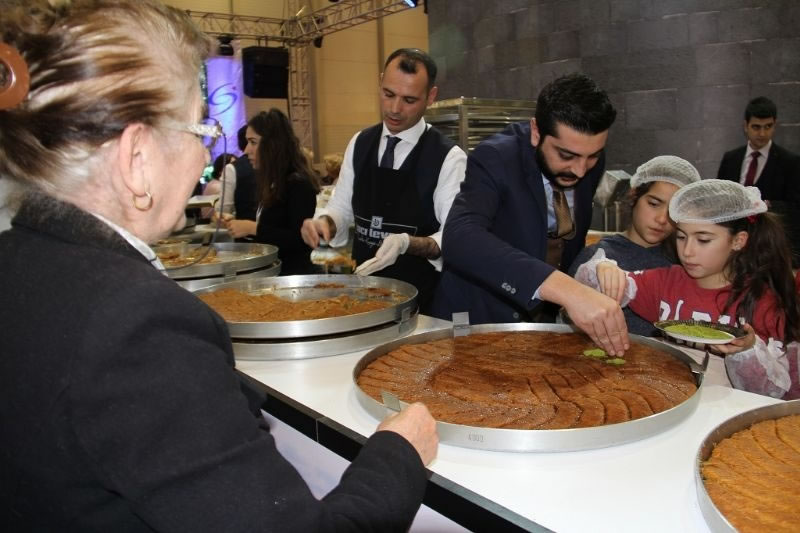 Kadayıfın Geleceği İçin Emıtt’te Minik Ellere Kadayıf Eğitimi Verildi