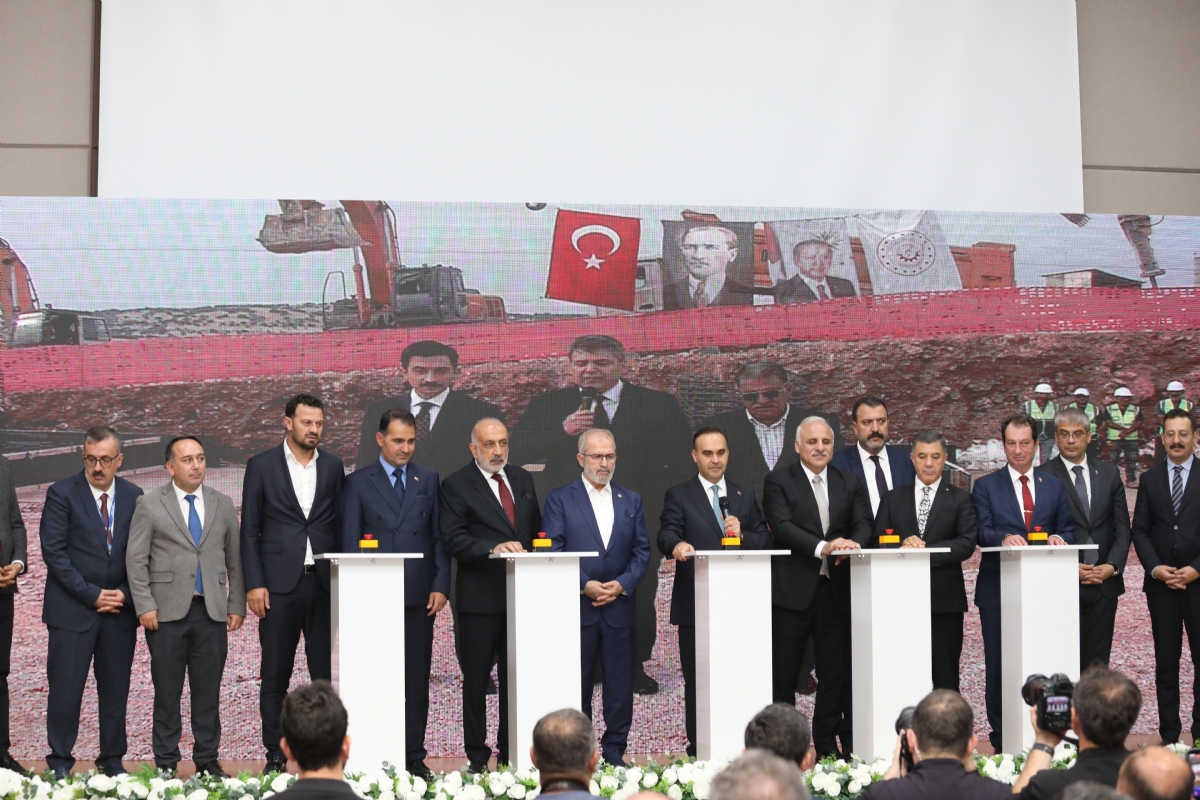 Bakan Kacır: Projelerimizle Diyarbakırlı Sanayicilerimize Daha Güvenilir Bir Altyapı Sunuyoruz