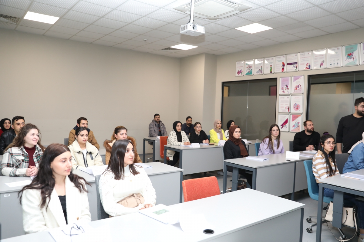 Gençler İş Yaşamına Çağrı Merkezlerinde Katılıyor