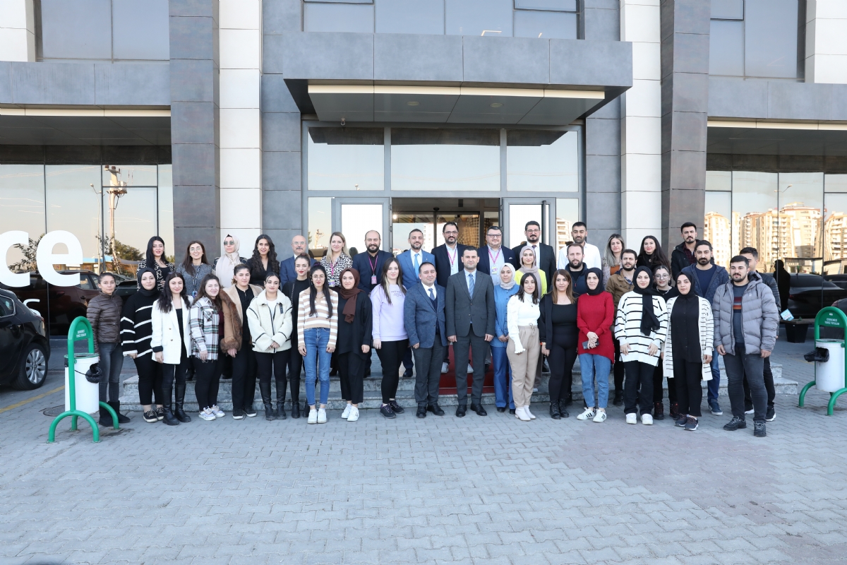 Gençler İş Yaşamına Çağrı Merkezlerinde Katılıyor