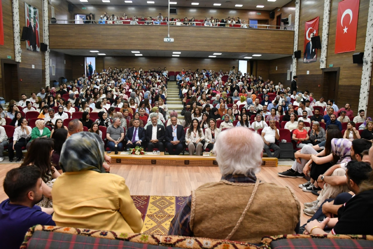 'Tarihin Sıfır Noktasında' 500 Öğretmene Eğitimde Masalların Yeri Eğitimi