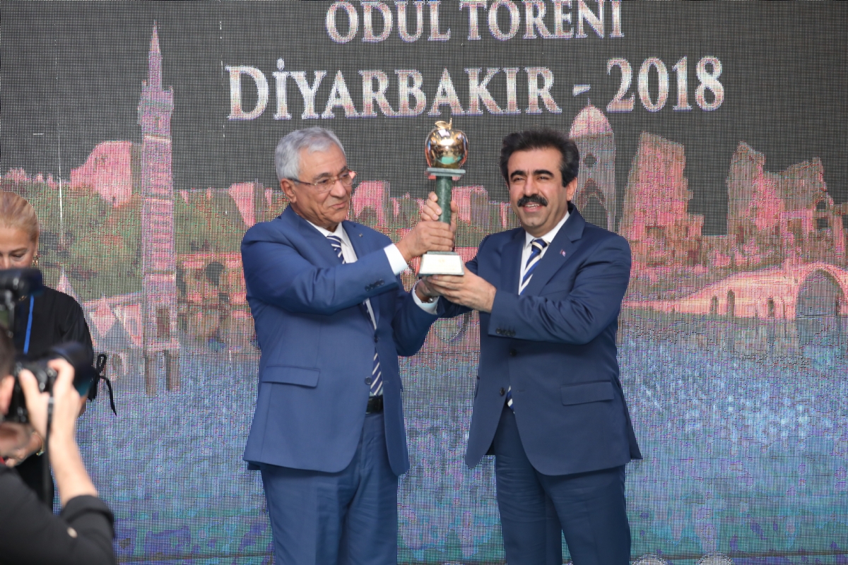 Turizmde Altın Elma Ödülü Törenle Diyarbakır'a Verildi